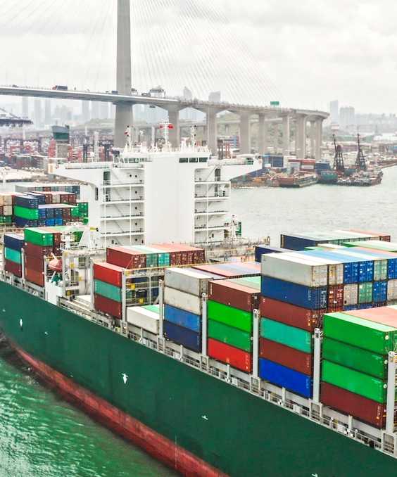 Large Cargo Ship Transporting Shipment Container A 2026 01 07 01 13 34 Utc