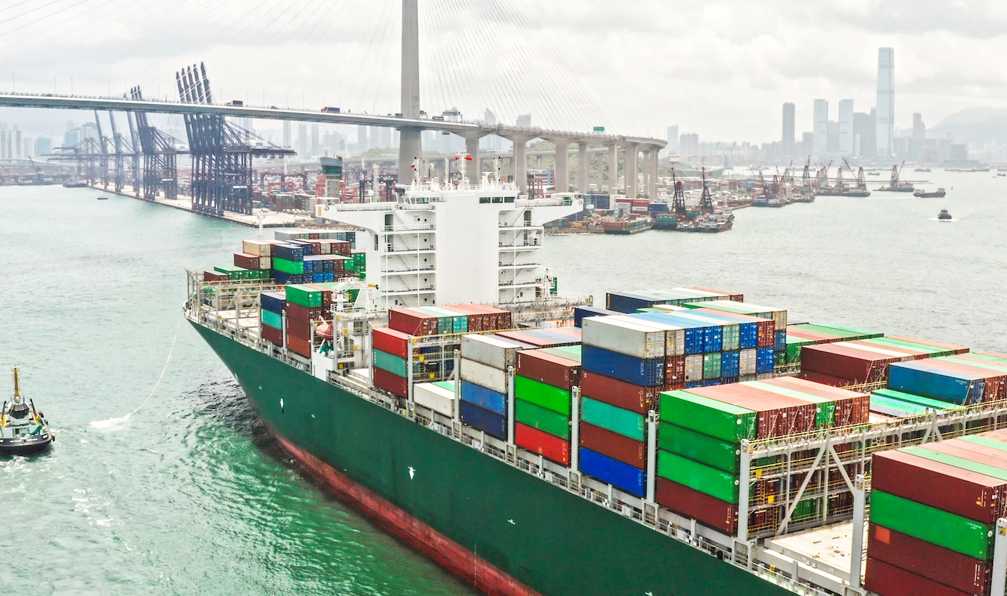 Large Cargo Ship Transporting Shipment Container A 2026 01 07 01 13 34 Utc